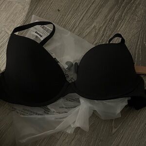 SKIMS Black Smooth Contour Bra